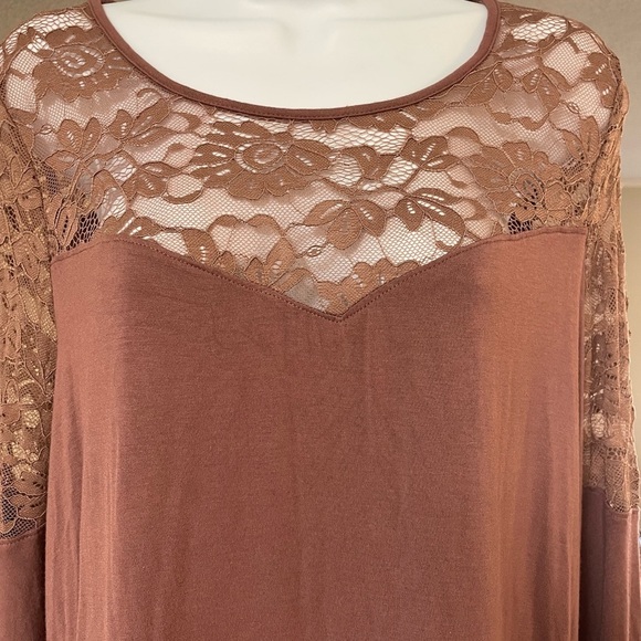 Torrid Lace Inset Bell Sleeve Top Size 0 - Picture 6 of 7